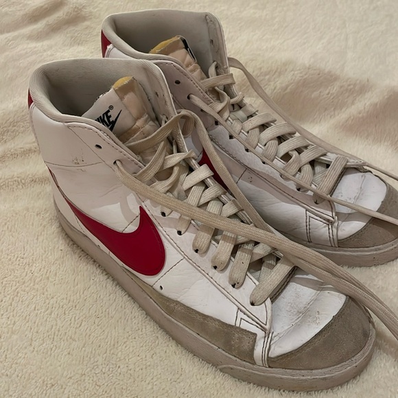 Nike Blazers Size US9 red and white in good but used condition - Picture 1 of 8